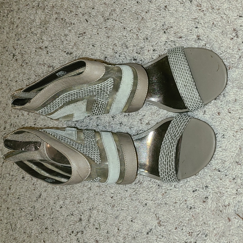 Gray heel